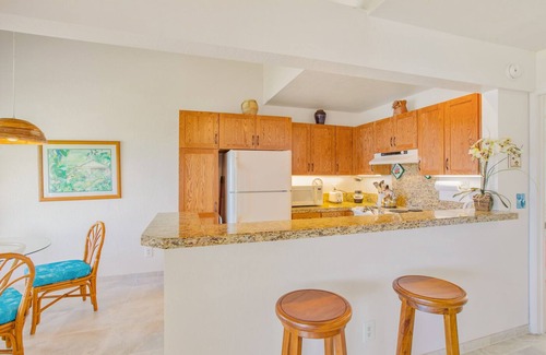 Princeville Condominio | Condominio frente al mar en el paraíso con impresionantes vistas, acceso a la playa y dormitorio con aire acondicionado