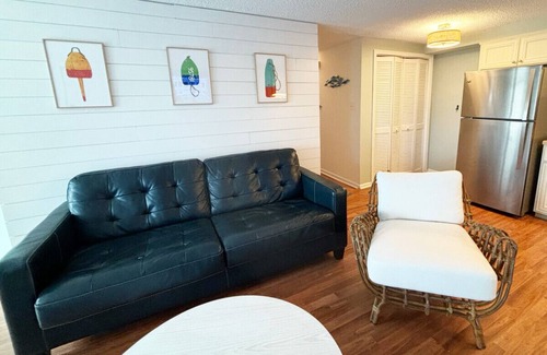 Beach Haven Apartamento | Oceanfront condo with ocean view