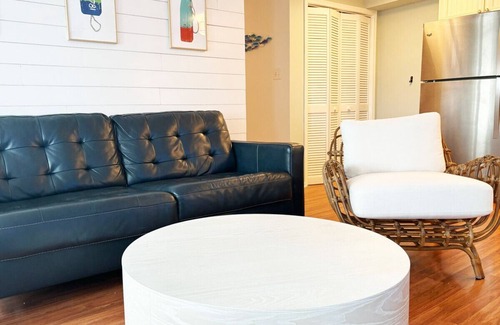 Beach Haven Apartamento | Oceanfront condo with ocean view