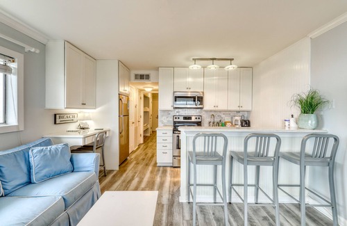 Isle of Palms Villa | Condominio en la esquina frente al mar con vista espectacular y piscina compartida / muelle de pesca.