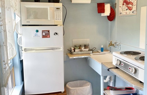 Salsbury Cove Cabaña | Oceanfront Cottage at Acadia National Park, Bar Harbor/Lighthouse Cottage