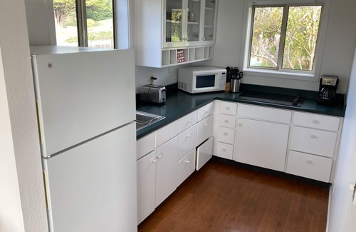 Mendocino Casa | Oceanfront cottage on a bluff with beach views, deck, streaming & kitchenette