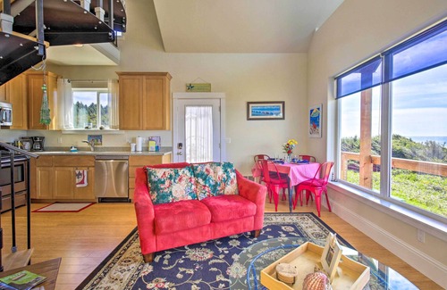 Yachats Cabaña | Oceanfront Cottage w/Deck & Secluded Beach Access!