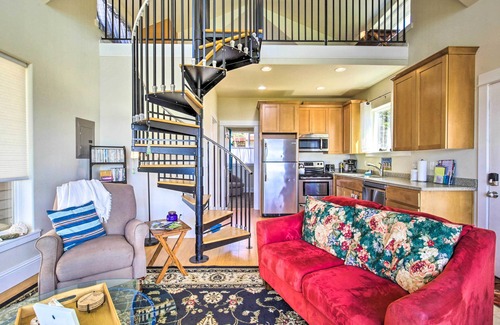 Yachats Cabaña | Oceanfront Cottage w/Deck & Secluded Beach Access!
