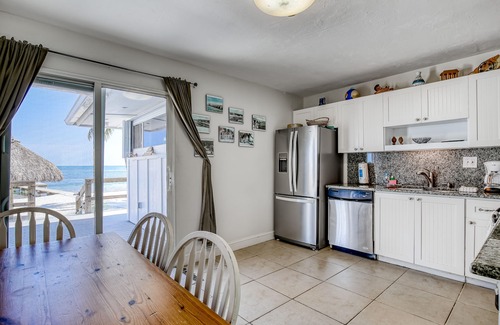 Layton Casa | Dúplex frente al mar con hermosa playa y muelle para el acceso en barco! Perros bien!