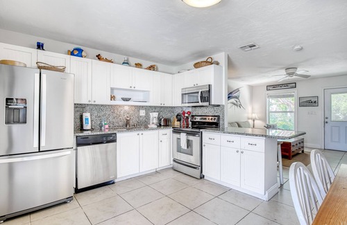 Layton Casa | Dúplex frente al mar con hermosa playa y muelle para el acceso en barco! Perros bien!