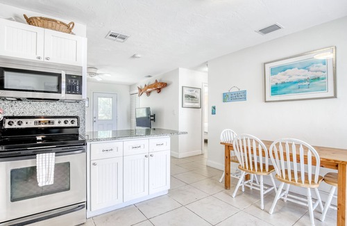 Layton Casa | Dúplex frente al mar con hermosa playa y muelle para el acceso en barco! Perros bien!