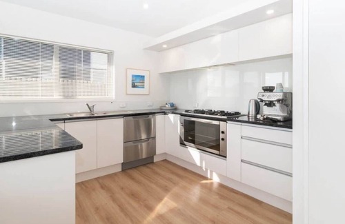 Rewa Casa | Ocean Outlook: Coastal Views in New Plymouth