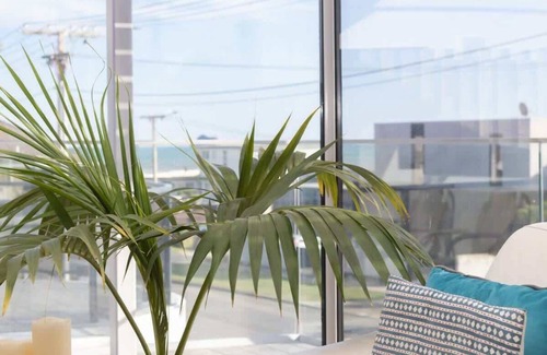 Rewa Casa | Ocean Outlook: Coastal Views in New Plymouth