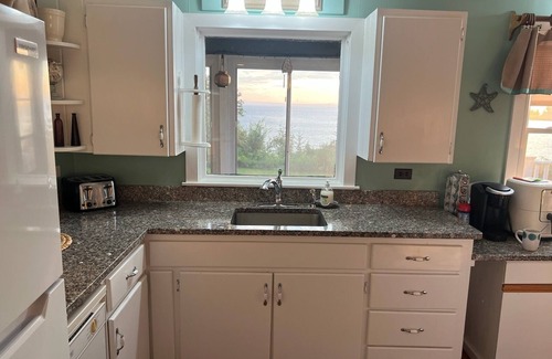 Castine Casa | Frente al mar con vistas a la bahía de Penobscot, Castine Maine. La historia abunda!