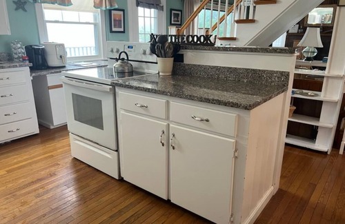 Castine Casa | Frente al mar con vistas a la bahía de Penobscot, Castine Maine. La historia abunda!