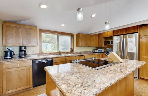 Oregon Coast Casa | Casa frente al mar con impresionantes vistas y acceso privado a la playa: ¡los perros están bien!