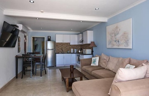 Malmok Casa | Oceanfront Honeymoon Suite - 5 min drive from all high rise hotels!