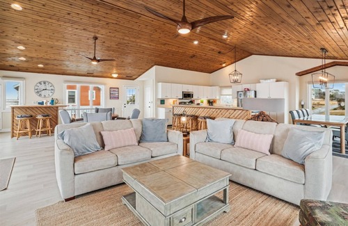 Carolina Dunes Casa | Oceanfront, Hot Tub, Game Room