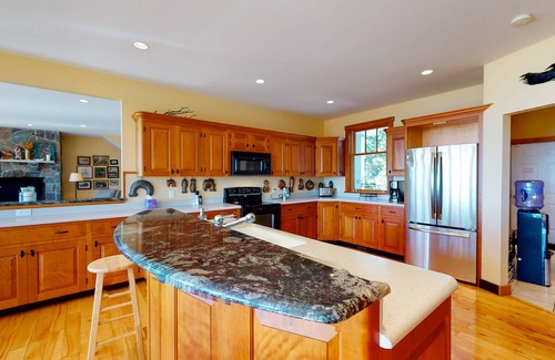 Spruce Head Casa | Oceanfront house with private dock, decks & amazing views - snowbird-friendly