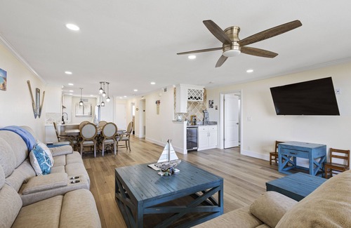 Cocoa Beach Condominio | Oceanfront - HUGE balcony - Private Beach Access!