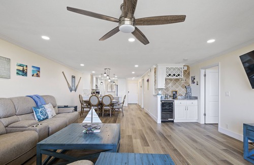Cocoa Beach Condominio | Oceanfront - HUGE balcony - Private Beach Access!