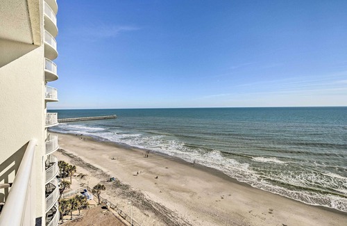 Downtown Myrtle Beach Apartamento | Oceanfront Myrtle Beach Condo w/ Balcony!