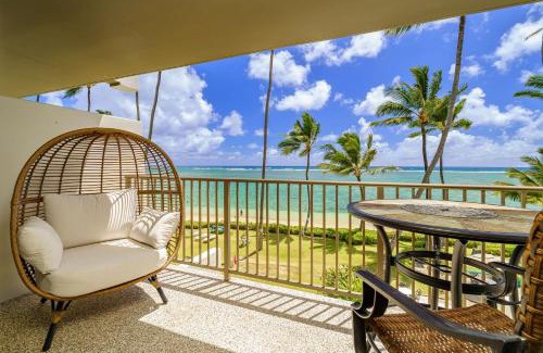 Punaluu Casa | Oceanfront Oasis - Calm Beach - Pool - AC