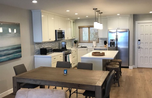 Solana Beach Condominio | Paraíso frente al mar recientemente renovado con vistas despejadas al mar