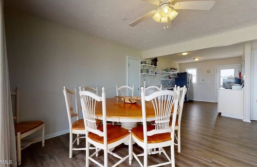 Emerald Isle Casa | OCEANFRONT spectacular 8 BR,6 BA, Sleeps 20.Last minute deal on summer rate.