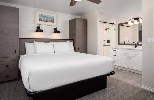 Galveston Hotel | Oceanfront Stay w/ Pools, Tennis & Waterpark Access Nearby | Two 2BR Villas