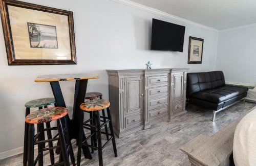 Litchfield by the Sea Apartamento | Oceanfront Views, Private Porch, 1st Flr, King Bed