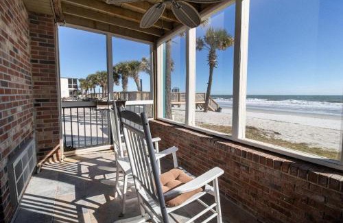 Litchfield by the Sea Apartamento | Oceanfront Views, Private Porch, 1st Flr, King Bed