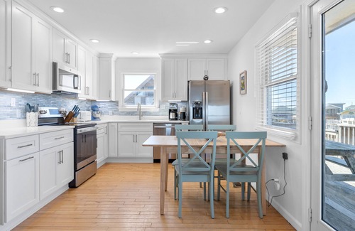 South Nags Head Cabaña | Oceanfront w/Hot Tub and Rooftop Deck - Panoramic Views!