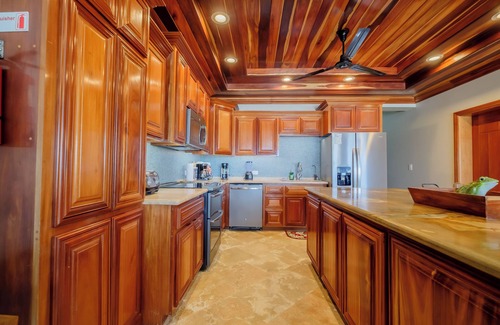 Boca Ciega Condominio | Ocean’s Edge 1A – Ground-Floor Beachfront Condo on Ambergris Caye