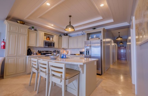 Boca Ciega Condominio | Ocean’s Edge 3A – Third-Floor Beachfront Condo with Sweeping Sea Views