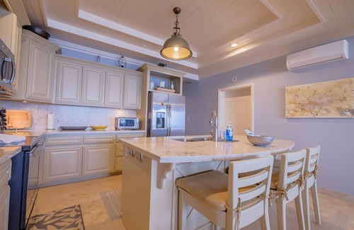 Boca Ciega Condominio | Ocean’s Edge 3A – Third-Floor Beachfront Condo with Sweeping Sea Views
