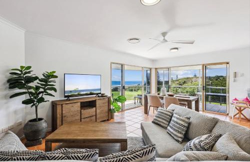 Point Arkwright Apartamento | Oceanside Apartment with Views of Yaroomba Beach