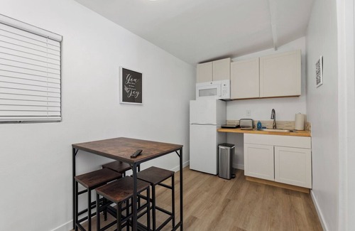 East Side Capistrano Cabaña | Oceanside Coastal Cottage Nestled On A Quiet Street