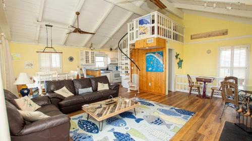 Ocean Sands Casa | Oceanside, Pool, Close to Beach, Sun Decks, OS1E, Seas The Day