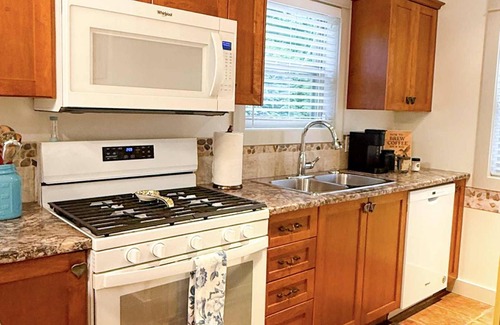 Regional District of Nanaimo Cabaña | Oceanside Resort: 3 BED/2 BATH with INDOOR Pool & Hot Tub