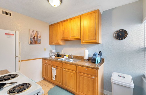 Indian Harbour Beach Apartamento | Oceanside~ Walk to the beach,Pool, BBQ, Gym, Games