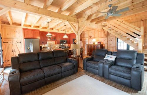Steuben Casa | Oceanview Barnhouse Retreat with Hot Tub