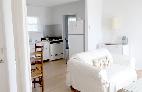 Montauk Hotel | Elegante estudio con alcoba frente al mar, 1 baño con pase de playa en 2. 5 acres