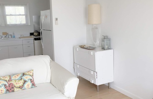 Montauk Hotel | Elegante estudio con alcoba frente al mar, 1 baño con pase de playa en 2. 5 acres