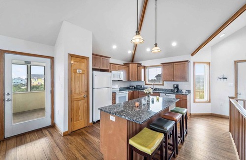 Waves Casa | Oceanview Dog Friendly w/ Saltwater Pool, Hot Tub, Game Room, Beach Nearby