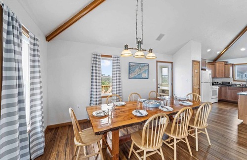 Waves Casa | Oceanview Dog Friendly w/ Saltwater Pool, Hot Tub, Game Room, Beach Nearby
