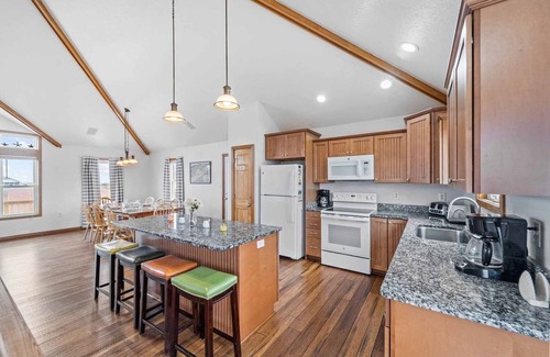 Waves Casa | Oceanview Dog Friendly w/ Saltwater Pool, Hot Tub, Game Room, Beach Nearby