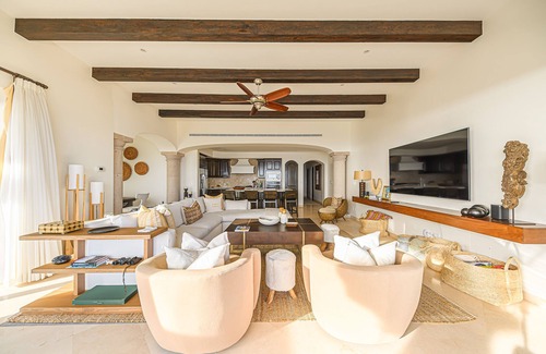 Buzzards Condominio | Oceanview Penthouse with infinity pool and jacuzzi