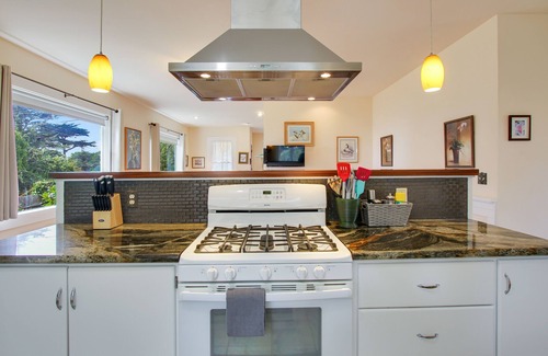 Albion Casa | ¡NUEVO LISTADO! Propiedad con vista al mar con jacuzzi privado, WiFi gratis, cable, parrilla