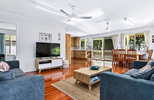 Traviston Casa | OceanViews on Burrum Up