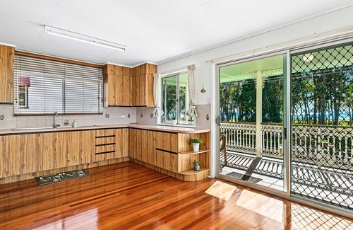 Traviston Casa | OceanViews on Burrum Up
