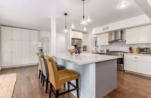 Village Grove Casa | Ochenta Modern Retreat|Htd Pool|Spa|Putt Grn|Gym