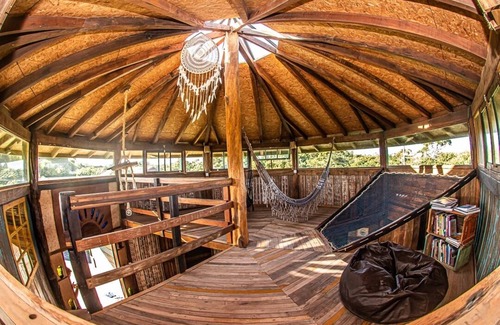 Laguna Casa | Octagonal house in demolition wood (OkaMauna)