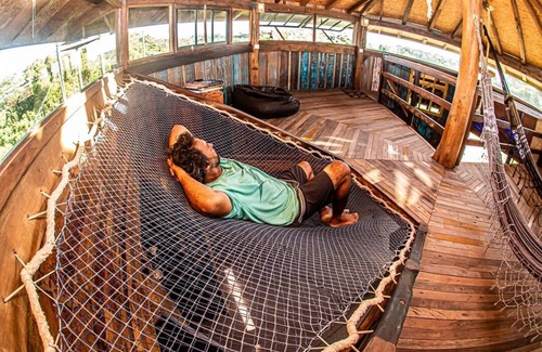 Laguna Casa | Octagonal house in demolition wood (OkaMauna)